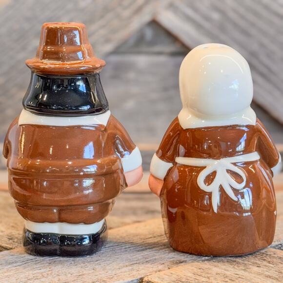 Thanksgiving Kitchen Decor Salt and Pepper Shakers-Ceramic Pilgrim Pair-Publix - Picture 3 of 7